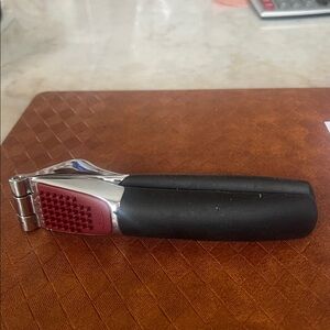 Oxo Black and Red Precision garlic presser